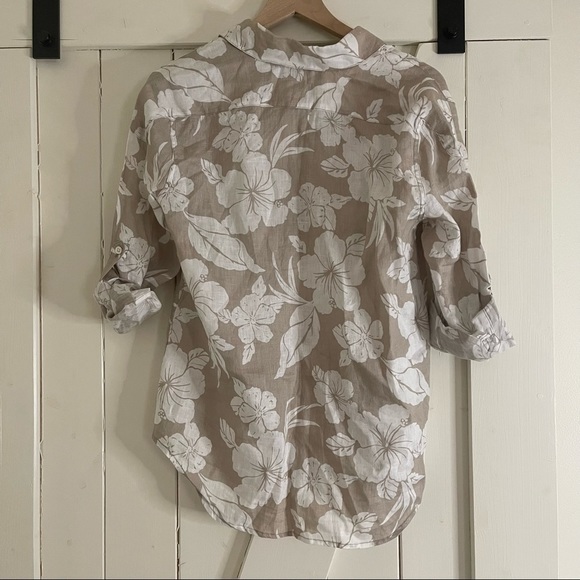 Tommy Bahama tan button down floral blouse with rolled up sleeve small - Picture 2 of 4